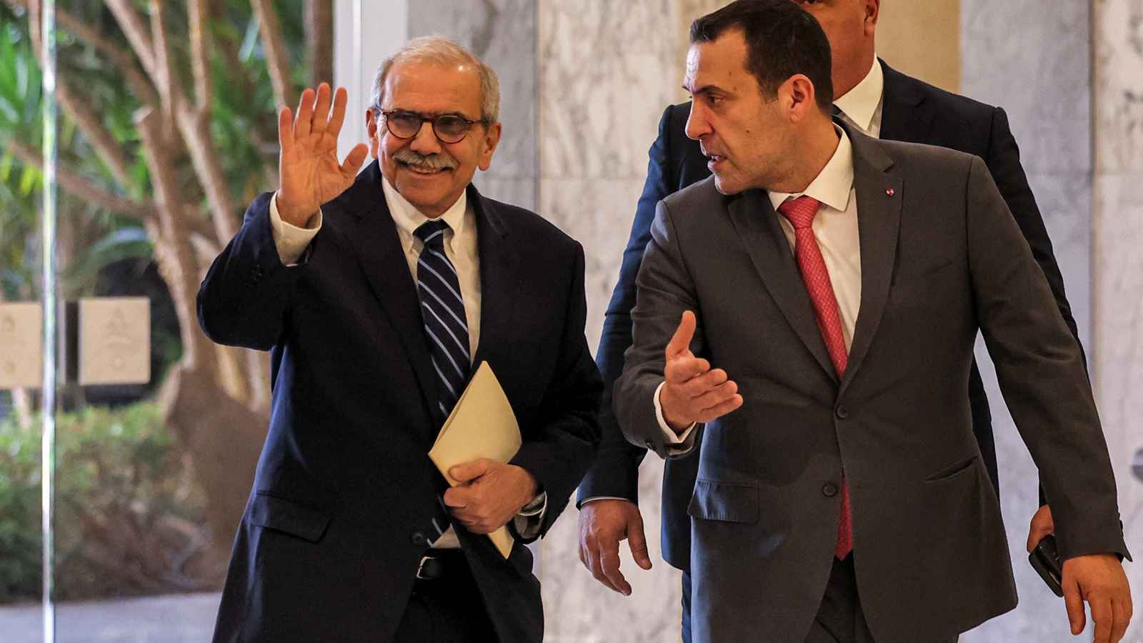 لبنان.. مصدر يكشف توزيع الحقائب السيادية في الحكومة المقبلة