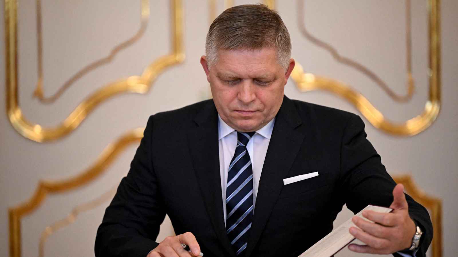 سلوفاكيا تدعو زيلينسكي إلى التفاوض حول الغاز الروسي