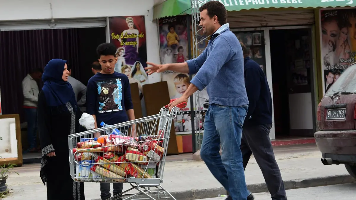 أزمة المواد الأساسية ترهق التونسيين.. هل من حل؟