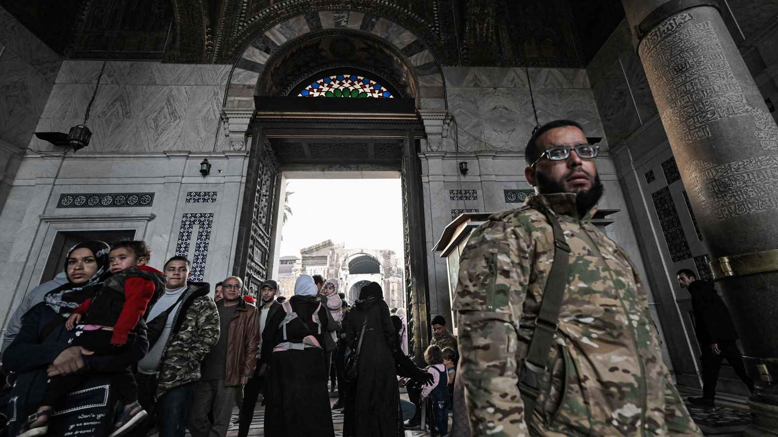 رئيس المخابرات التركية إبراهيم قالن في المسجد الأموي بدمشق (فيديو)