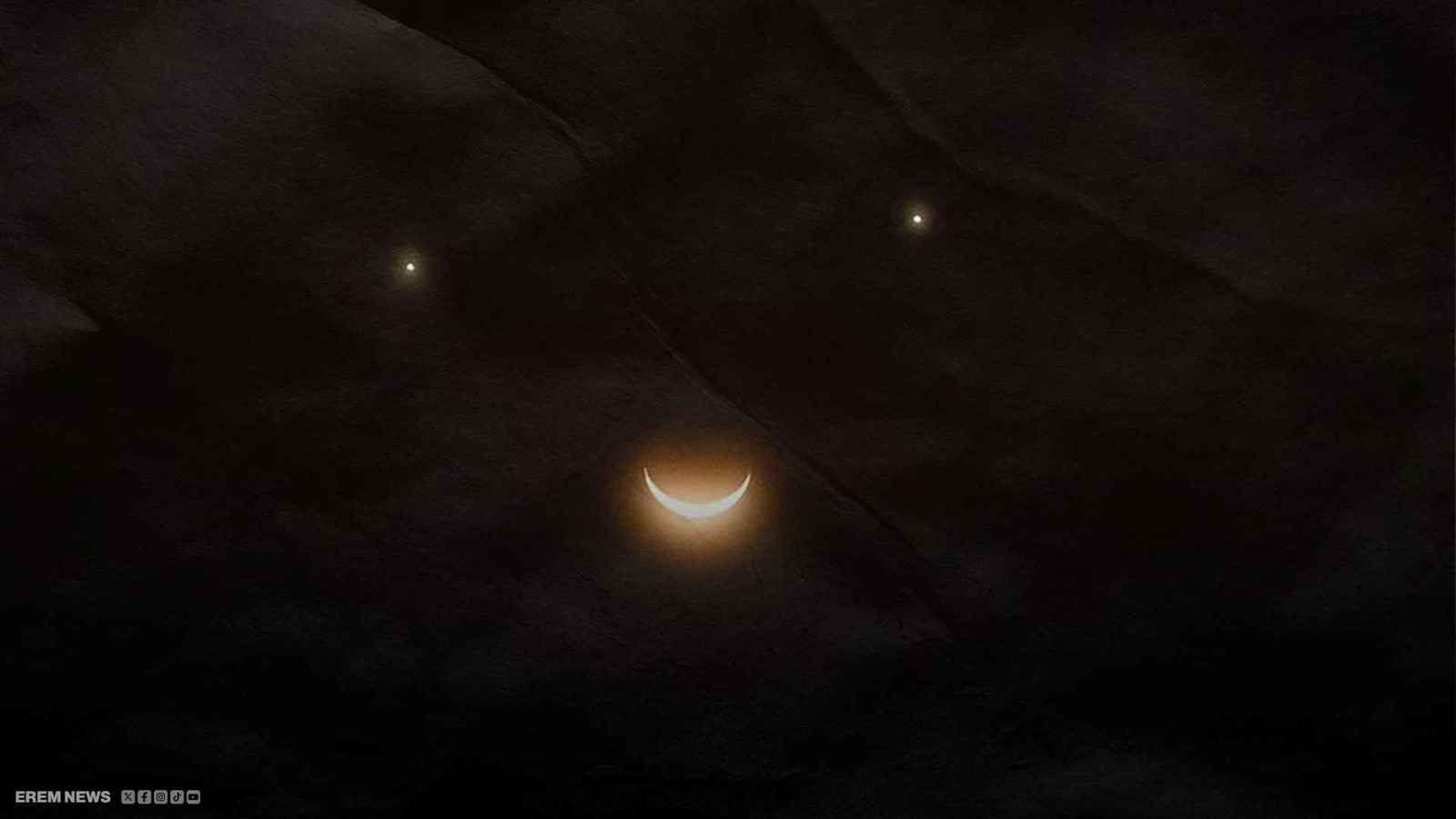 "السماء تبتسم لك فجراً".. الزهرة وزحل والهلال في موعد نادر