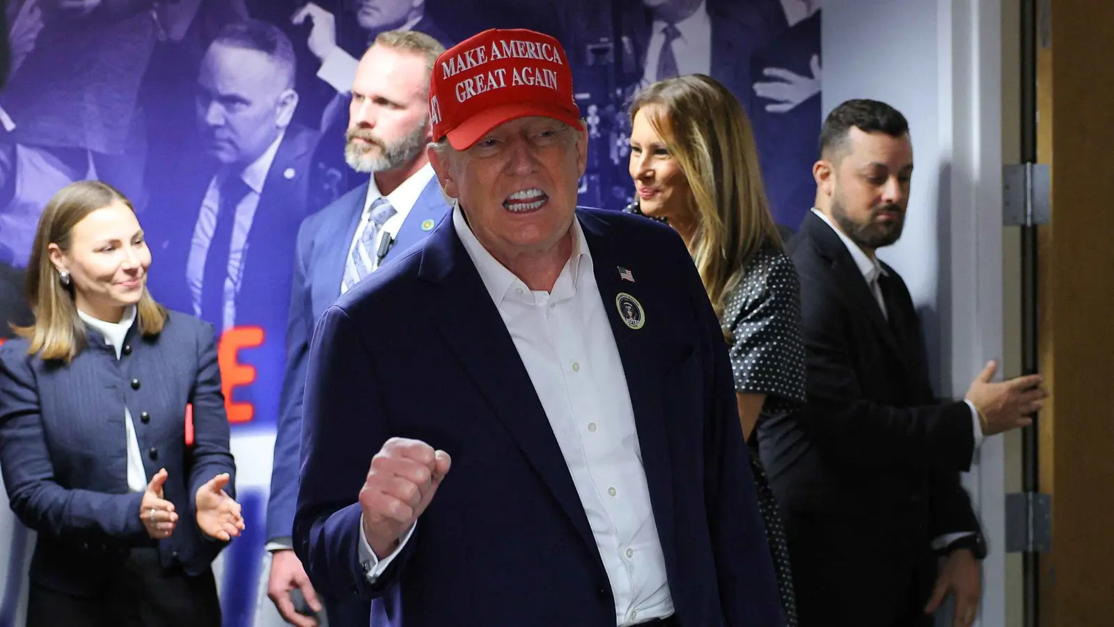 حملة ترامب تعلن فوزه بالرئاسة