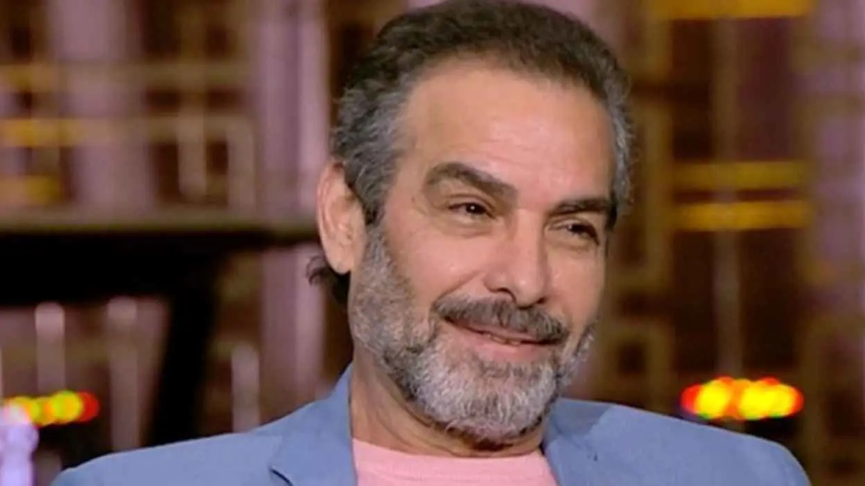 حقيقة إحراج أحمد عبد العزيز لمعجب حاول مصافحته