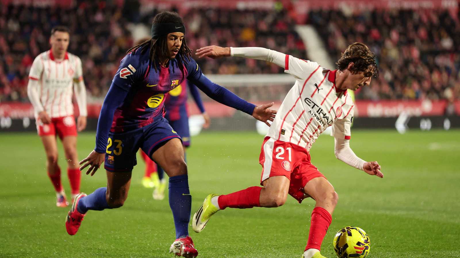 "دُست على قدم كوندي".. اعتراف مثير لمدافع جيرونا يشعل الغضب في برشلونة 