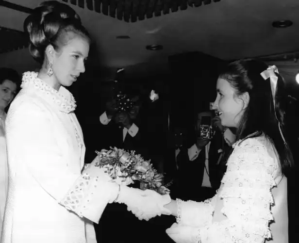 الأميرة آن بالمعطف قبل 57 عاما