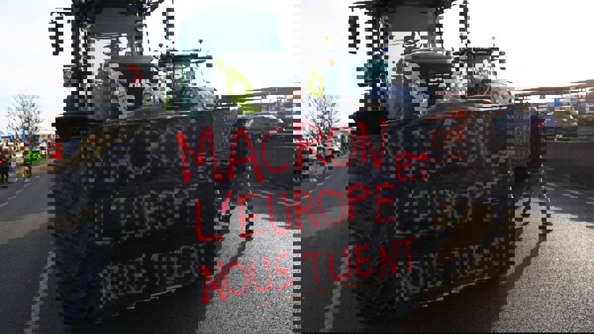 فرنسا.. "اليمين المتطرف" يربط بين حادثة ليون وأزمة المزارعين