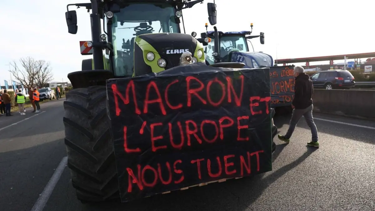 فرنسا.. "اليمين المتطرف" يربط بين حادثة ليون وأزمة المزارعين