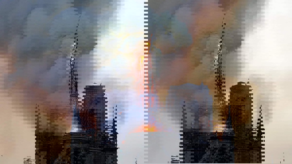 السلطات الفرنسية تكشف سبب حريق "كاتدرائية نوتردام"