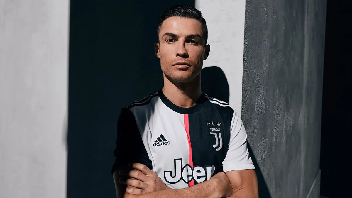 يوفنتوس يكشف عن قميصه الجديد (صور)