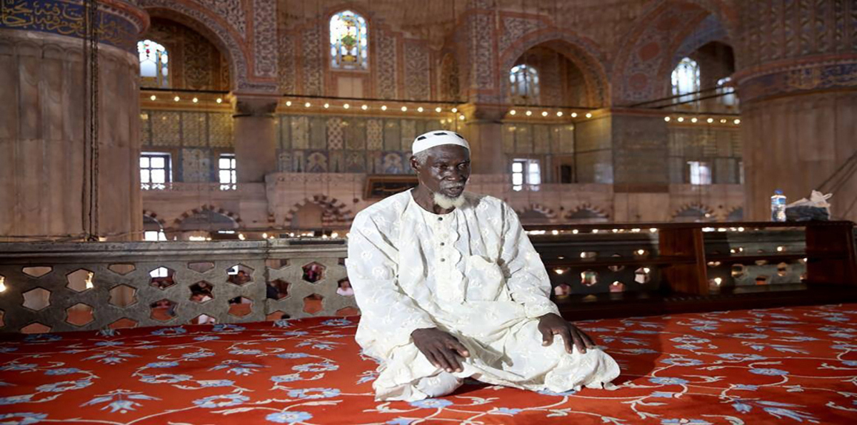 اعتبروها "قصة يتيمة".. تكفل تركيا بحج مسن غاني يثير حفيظة مثقفين سعوديين (صور)