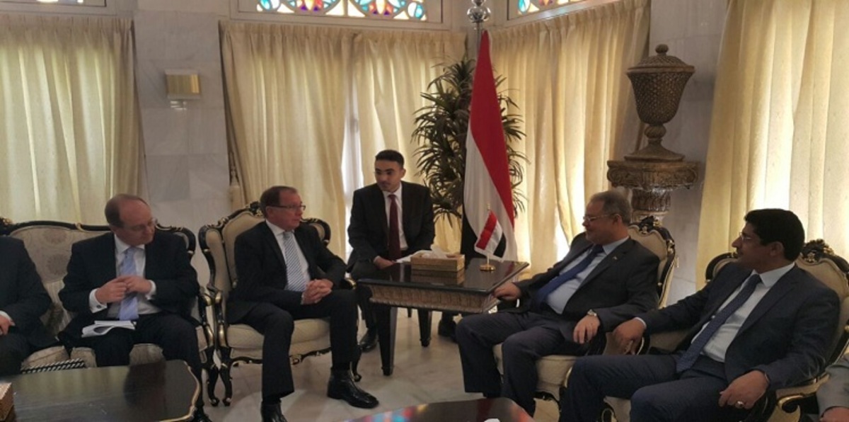 مشاورات الكويت.. بين تخبط الشرعية وخروقات الانقلابيين