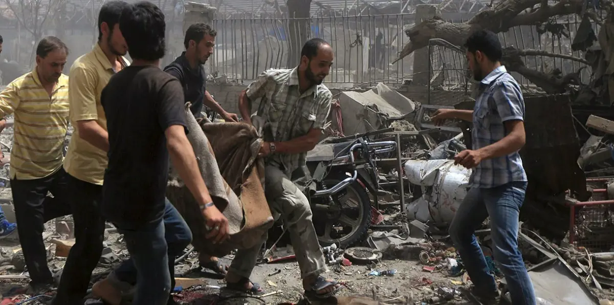 الجيش السوري يرتكب مجزرة في ريف حماة تخلّف 80 قتيلًا وعشرات الجرحى