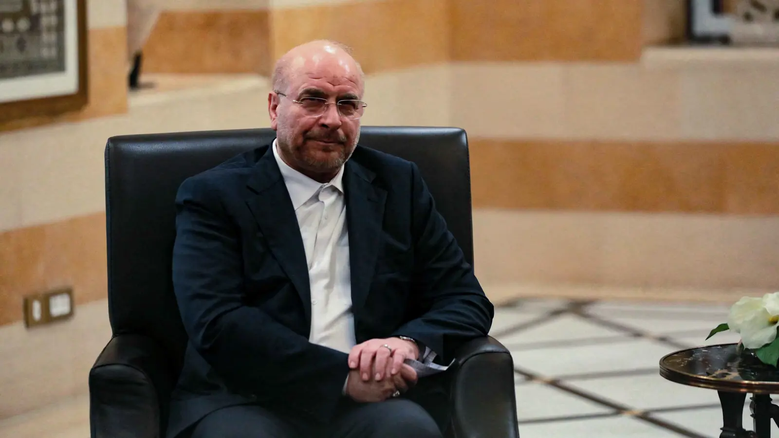 رئيس البرلمان الإيراني يوجه رسالة "شفوية" إلى ترامب (فيديو)