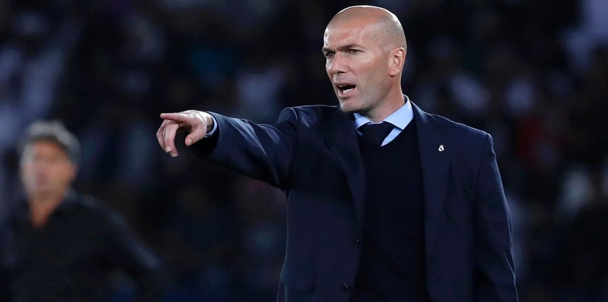 سحب قميص شهير لزيدان من المزاد بسبب شكوك في مصداقيته