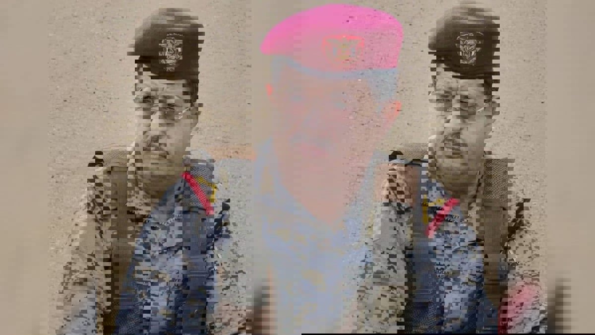 اليمن.. أول تعليق للمقدشي عقب إقالته من منصب وزير الدفاع