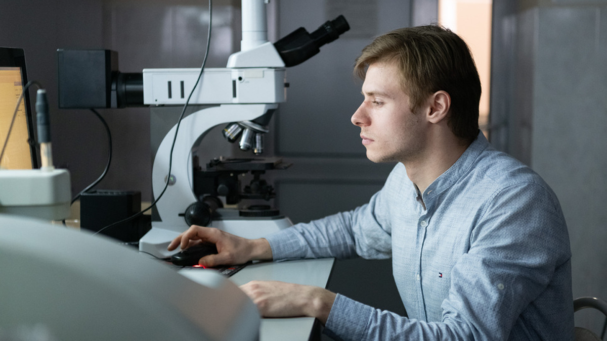 باحثون يطورون مركبا مغناطيسيا يمنع تزييف الأموال