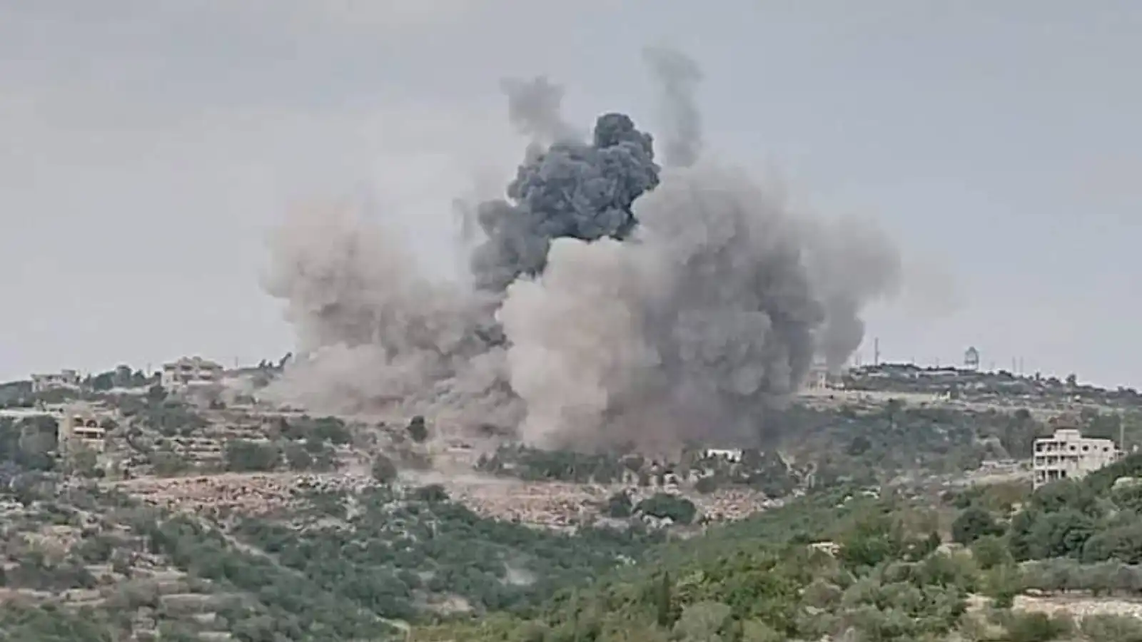 الجيش الإسرائيلي يقصف واديًا بين الصالحاني وبلدة مروحين جنوب لبنان