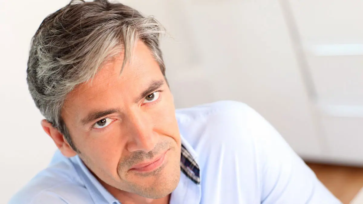 5 علاجات منزلية لوقف الشيب المبكر