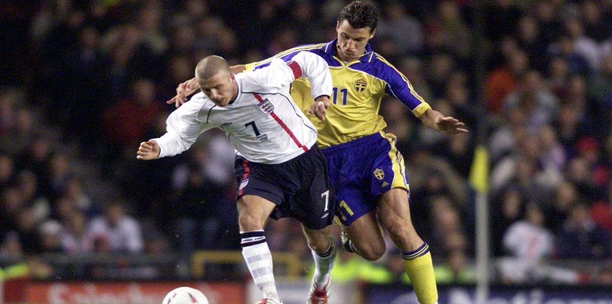 تحدٍ مثير بين إبراهيموفيتش وبيكهام قبل مباراة إنجلترا والسويد في كأس العالم