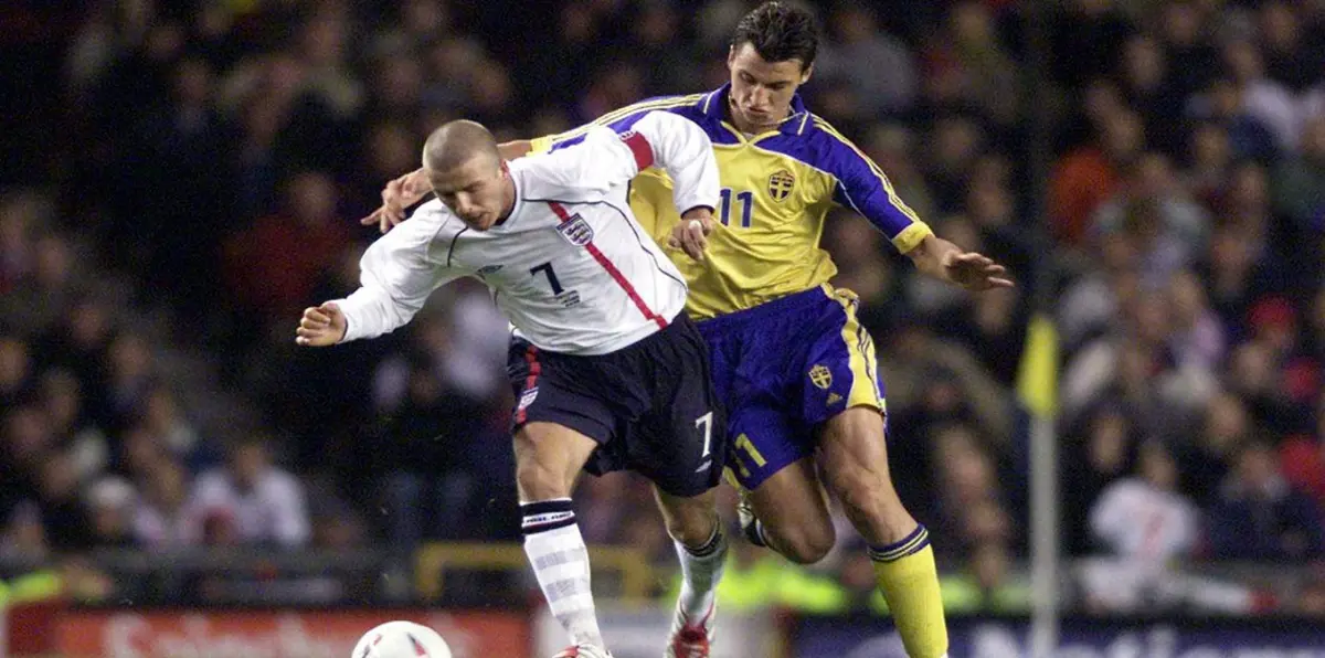 تحدٍ مثير بين إبراهيموفيتش وبيكهام قبل مباراة إنجلترا والسويد في كأس العالم