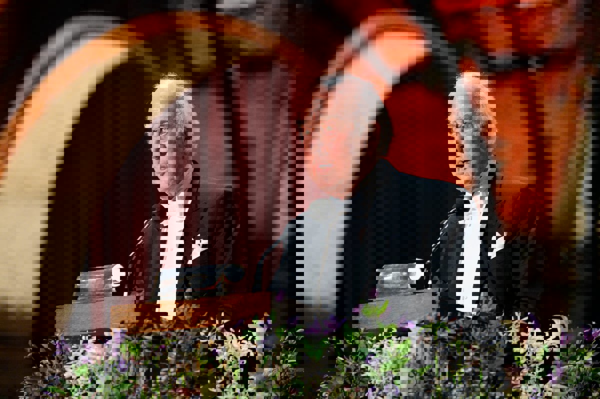 وفاة عالم الفيزياء الحائز على نوبل بيتر هيغز 