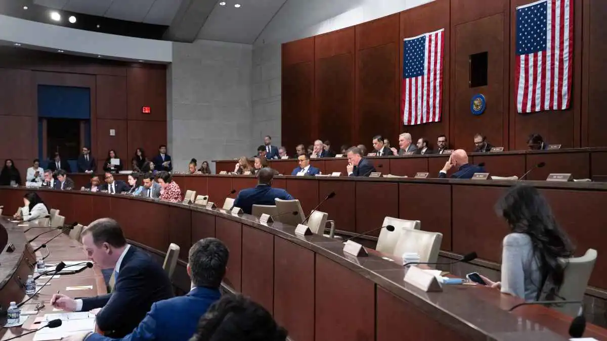 اتفاق لتجنب إغلاق الوكالات الحكومية في أمريكا