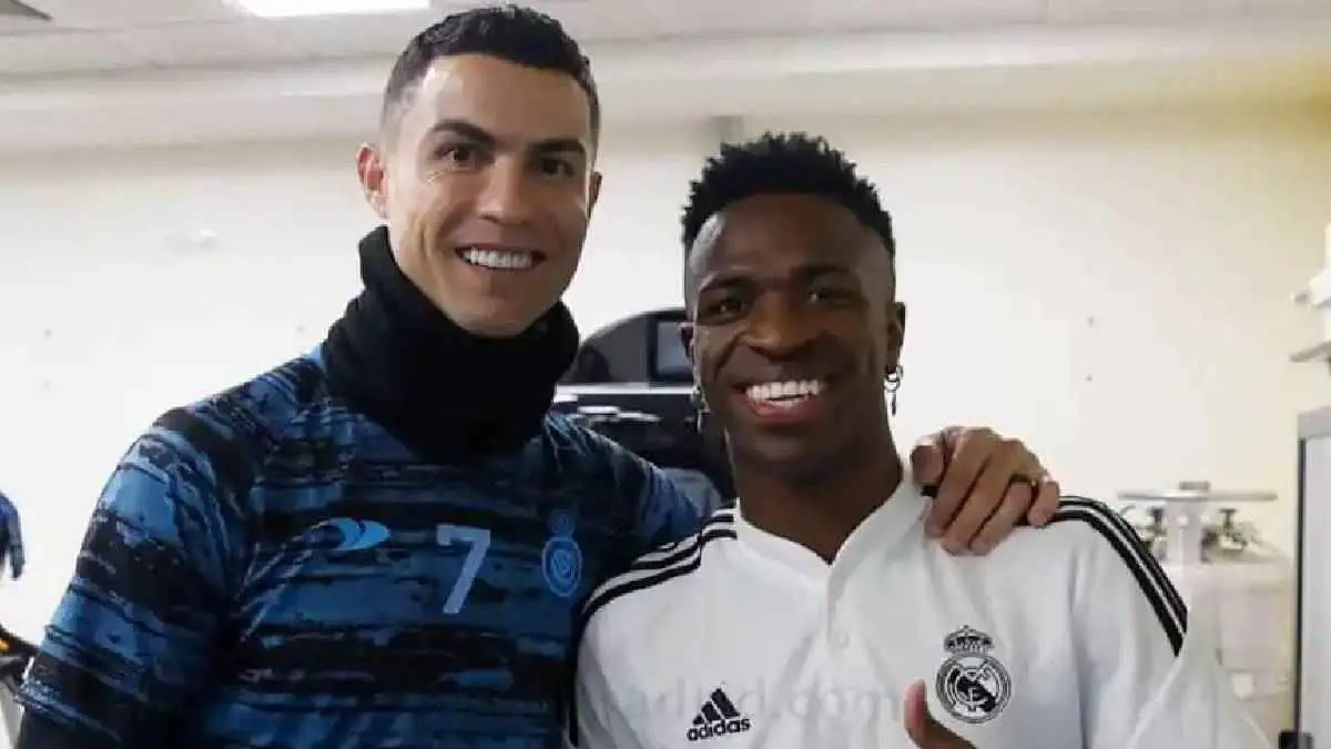 “قلب وعناق وتصريح”.. عودة العلاقات بين رونالدو وفينيسيوس (فيديو)