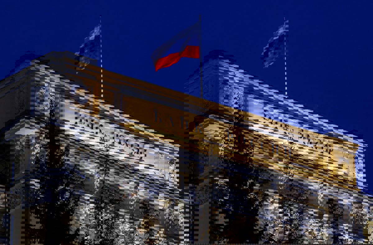 الغارديان: تجب مصادرة 300 مليار دولار من أموال "المركزي الروسي"