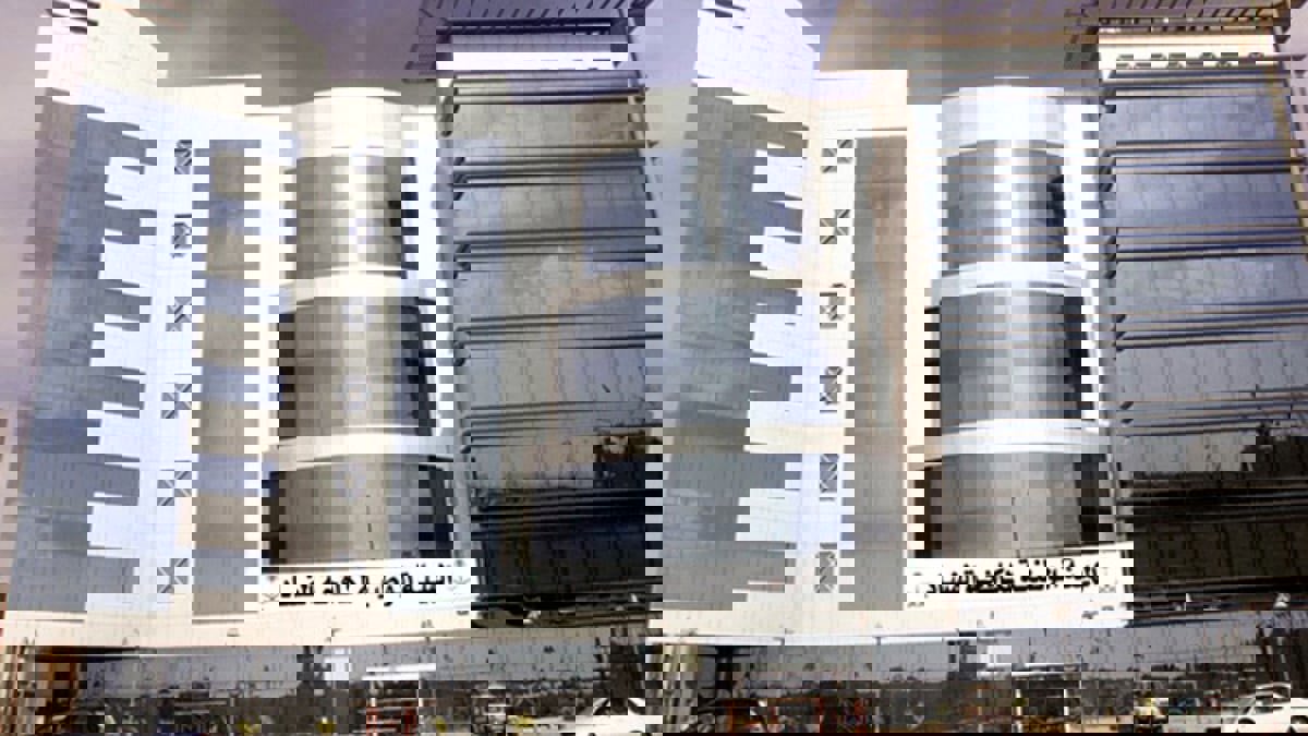 السعودية.. "نزاهة" توقف ضباطا وموظفين تورطوا بقضايا جنائية وفساد بمئات الملايين