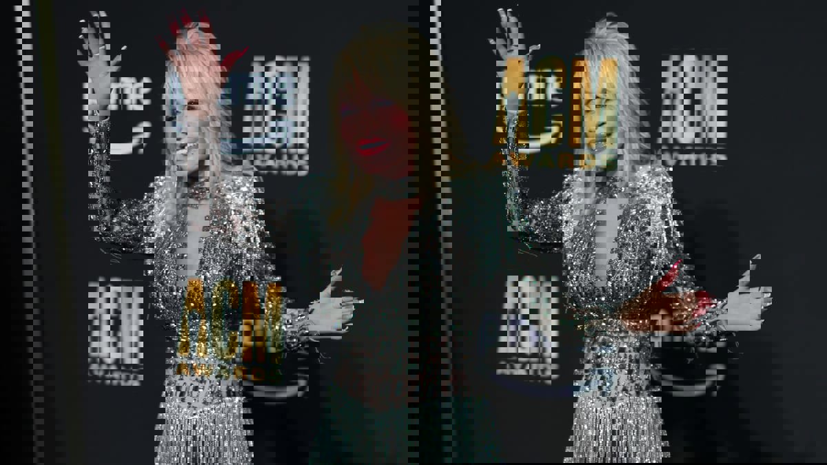 بعمر الـ77.. ألبوم دوللي بارتون يتصدر "بيلبورد"