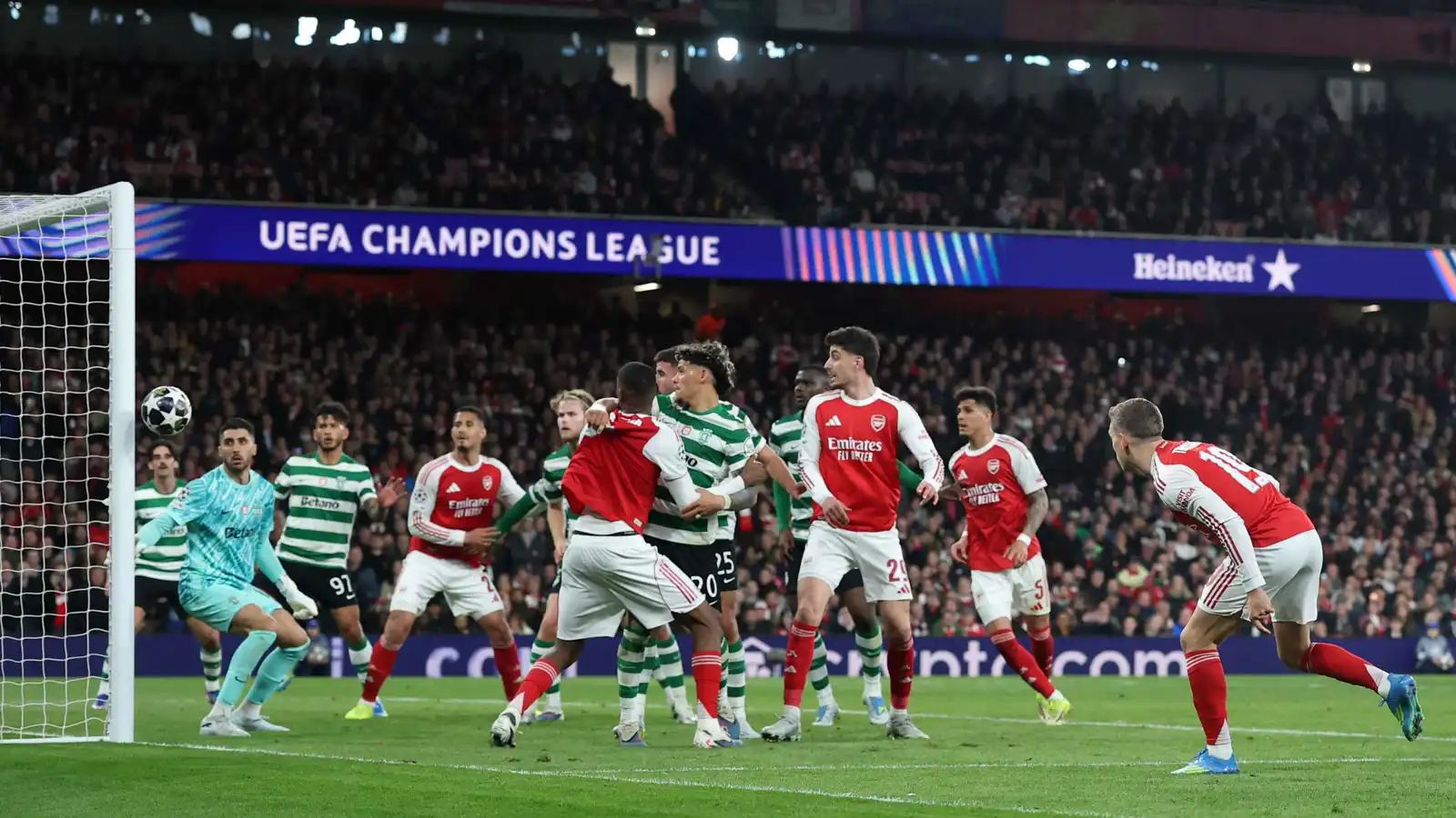 120 مليون يورو.. آرسنال يفتح خزائنه لضم "قاهر" برشلونة