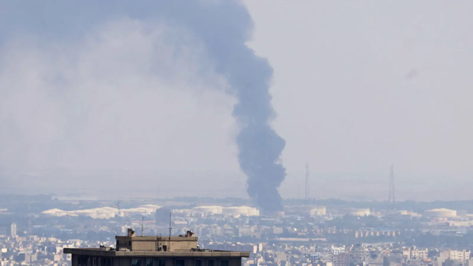 صمام أمان المقاتلات الإيرانية.. إسرائيل تستهدف قاعدة جوية استراتيجية