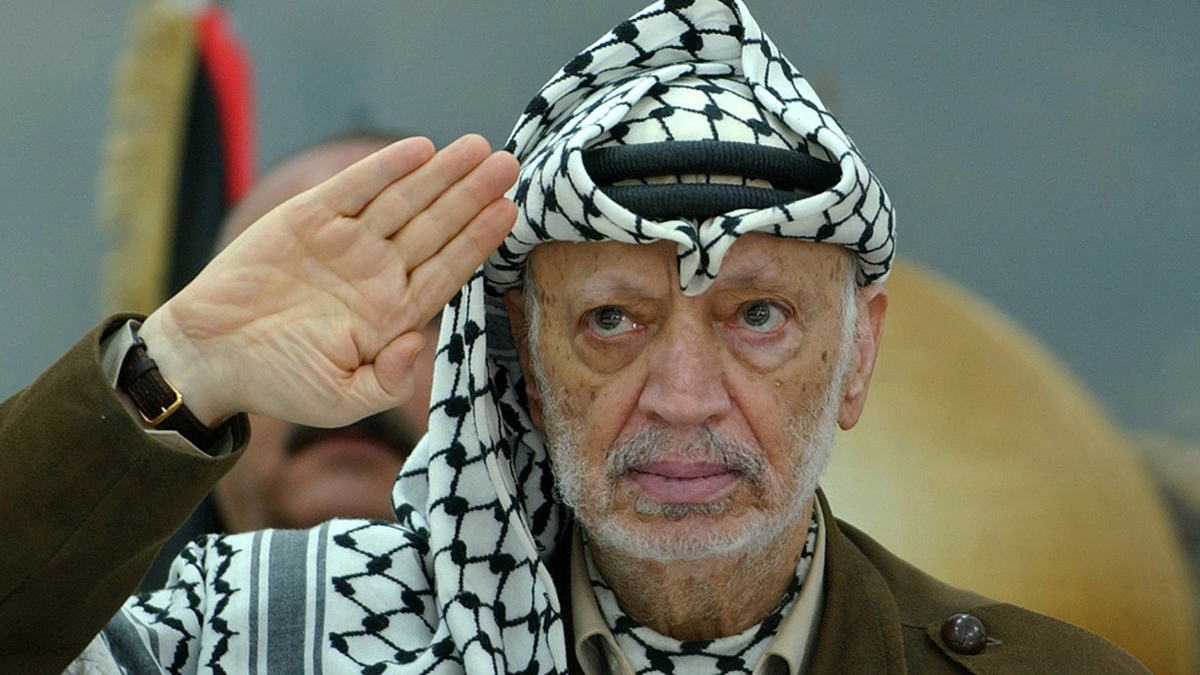 فنانون فلسطينيون يحيون ذكرى وفاة ياسر عرفات بطريقتهم الخاصة (فيديو وصور)