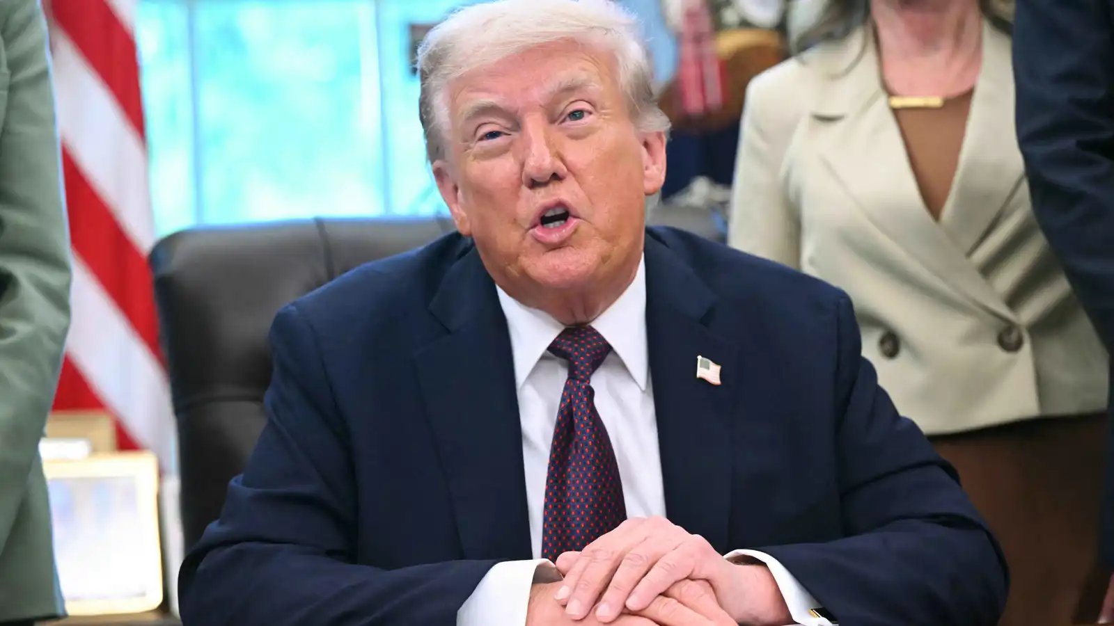 لدعمها "الشيوعي الصغير ممداني".. ترامب يفتح النار على حاكمة نيويورك