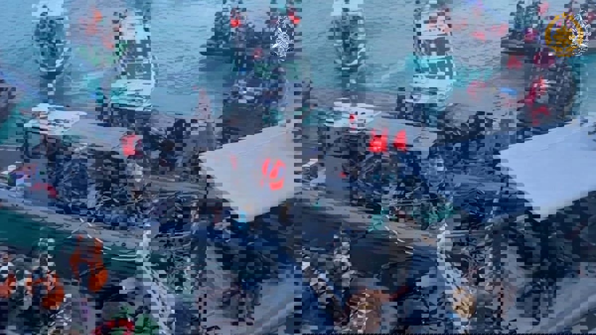 بالفيديو.. معركة بالفؤوس والسكاكين بين البحرية الصينية والفلبينية