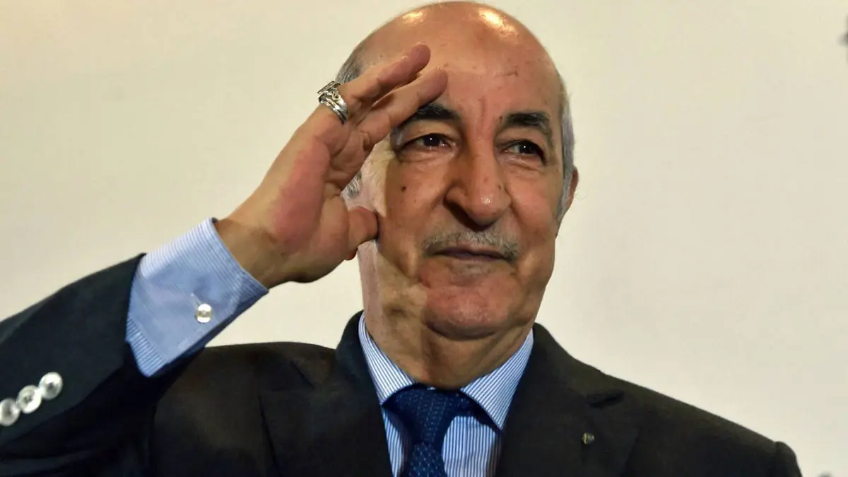 الرئيس الجزائري الجديد يكلف لجنة خبراء بإعداد مسودة دستور جديد