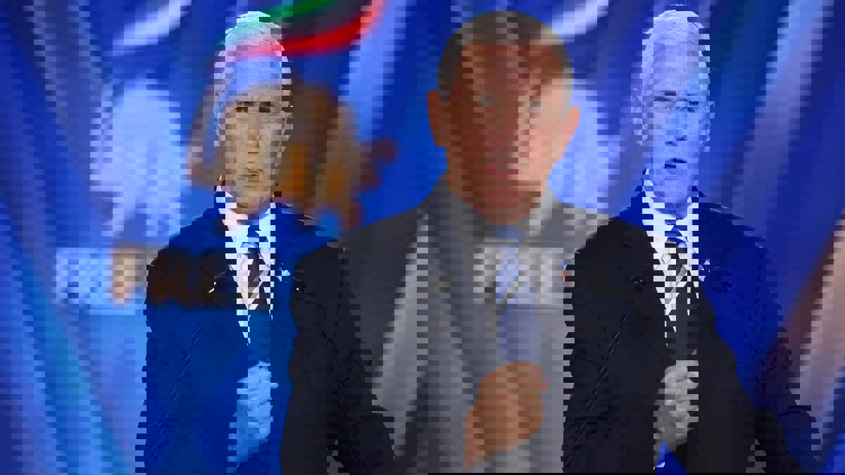 مايك بنس يدعو إدارة بايدن إلى الانسحاب من المفاوضات النووية مع إيران