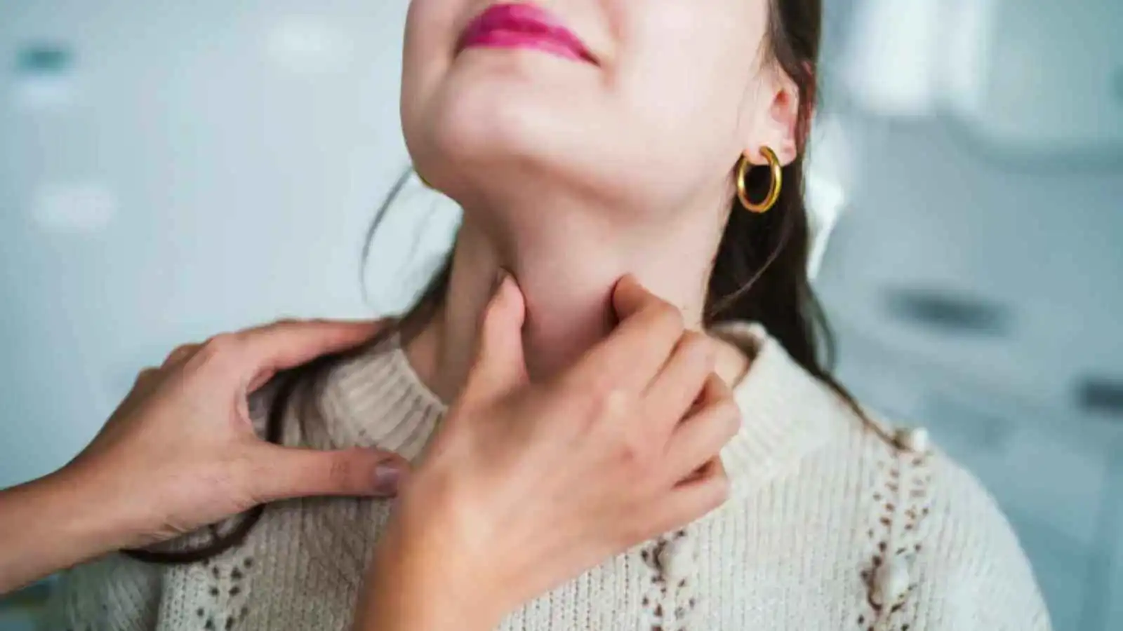 تظهر في موسم الربيع.. علامات تشير إلى اختلال وظائف الغدة الدرقية