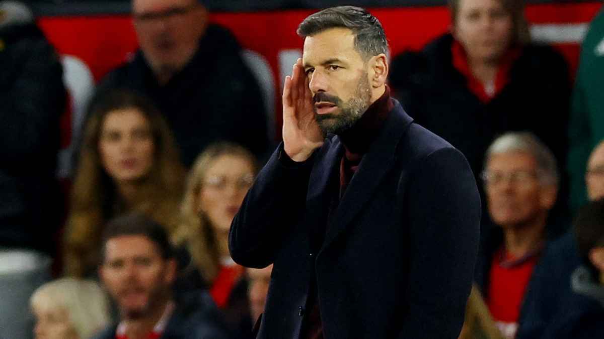 أموريم طرده.. هل دفع نيستلروي "ثمن الخيانة"؟