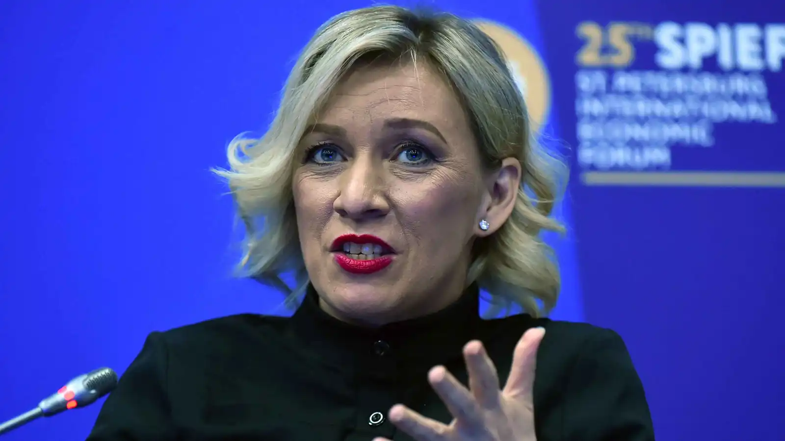 "جنون الارتياب".. روسيا ترفض اتهامات التشويش على طائرة فون دير لاين