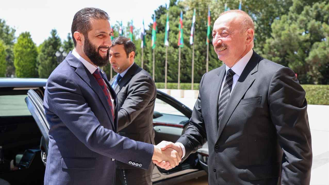 في زيارة هي الأولى له.. الشرع يلتقي علييف في أذربيجان