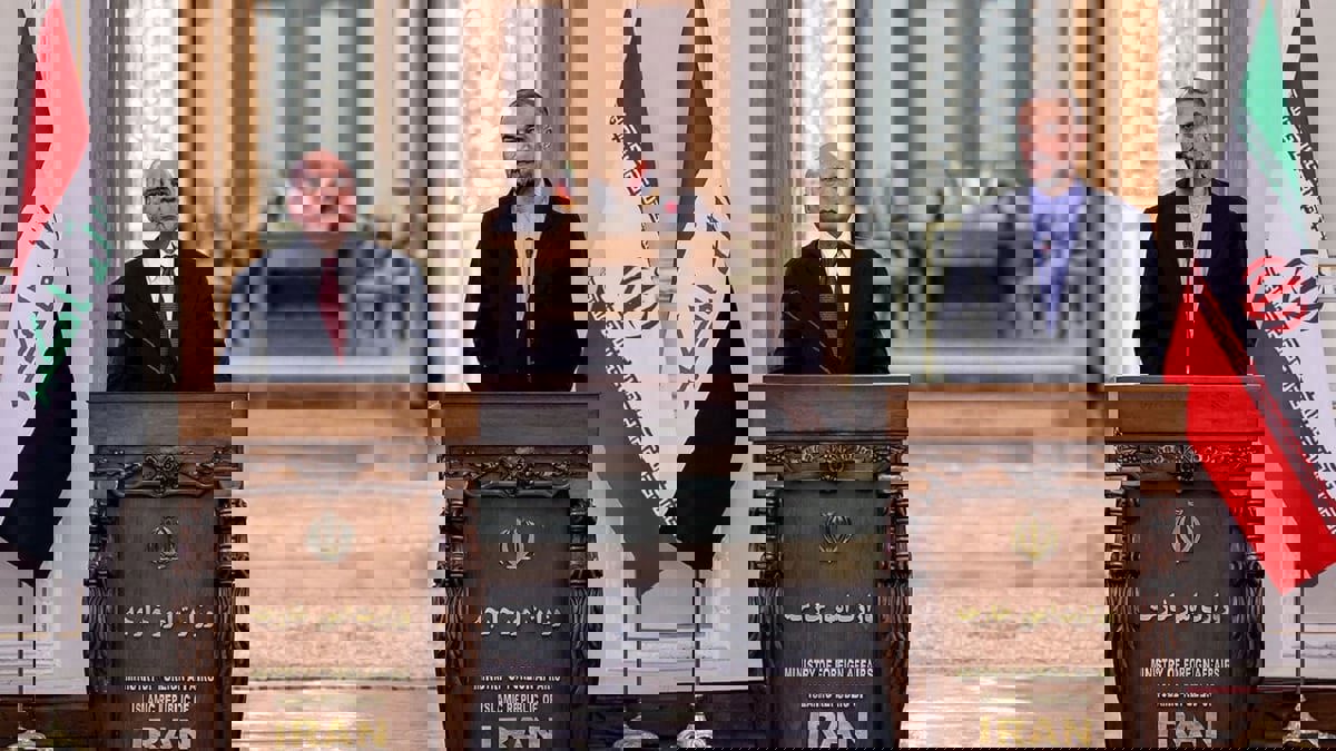 بعد تعيين سفير جديد.. هل قررت إيران تغيير "شكل" سياستها في العراق؟