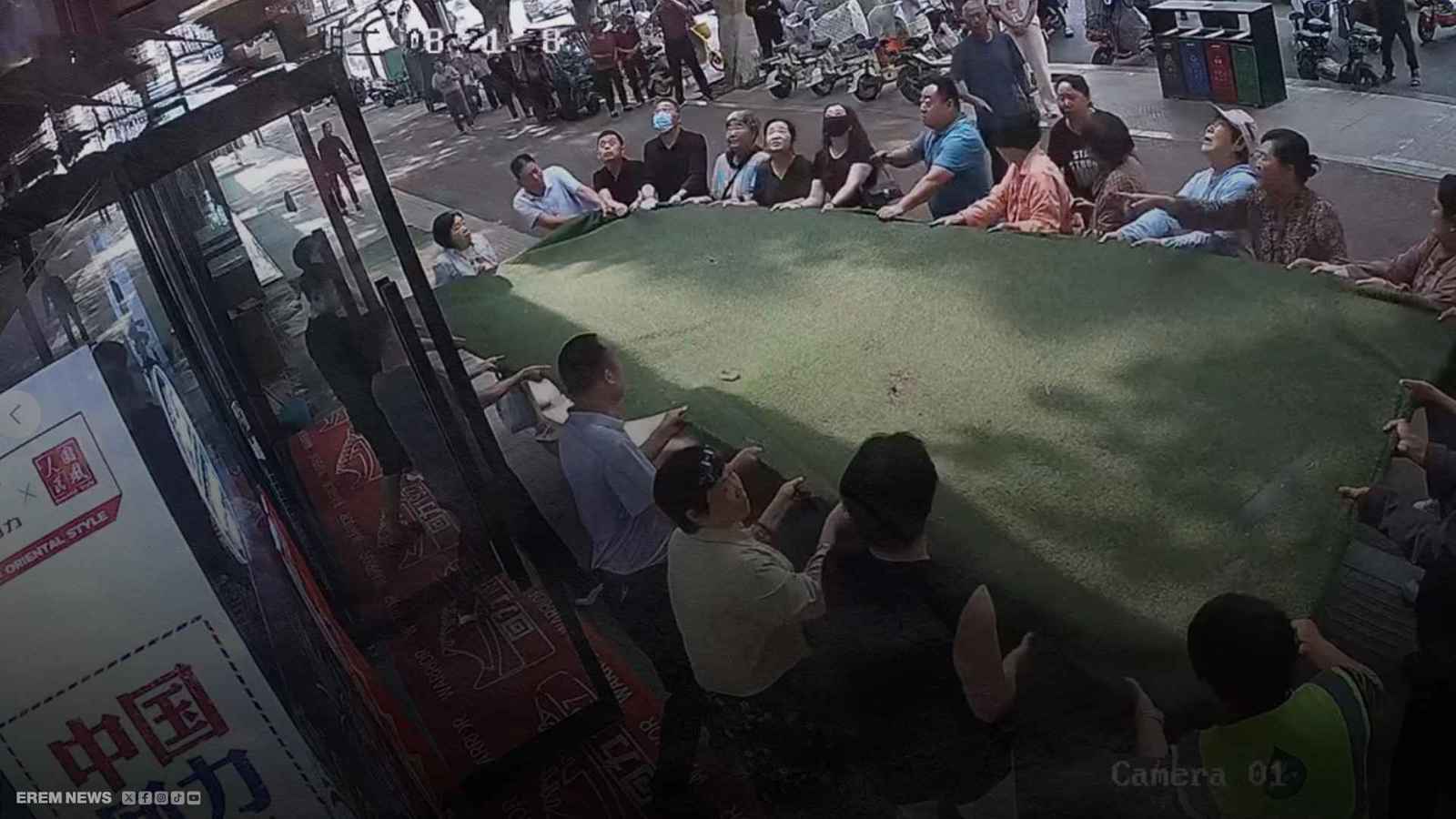 إنقاذ مسنة بعد قفزة مرعبة