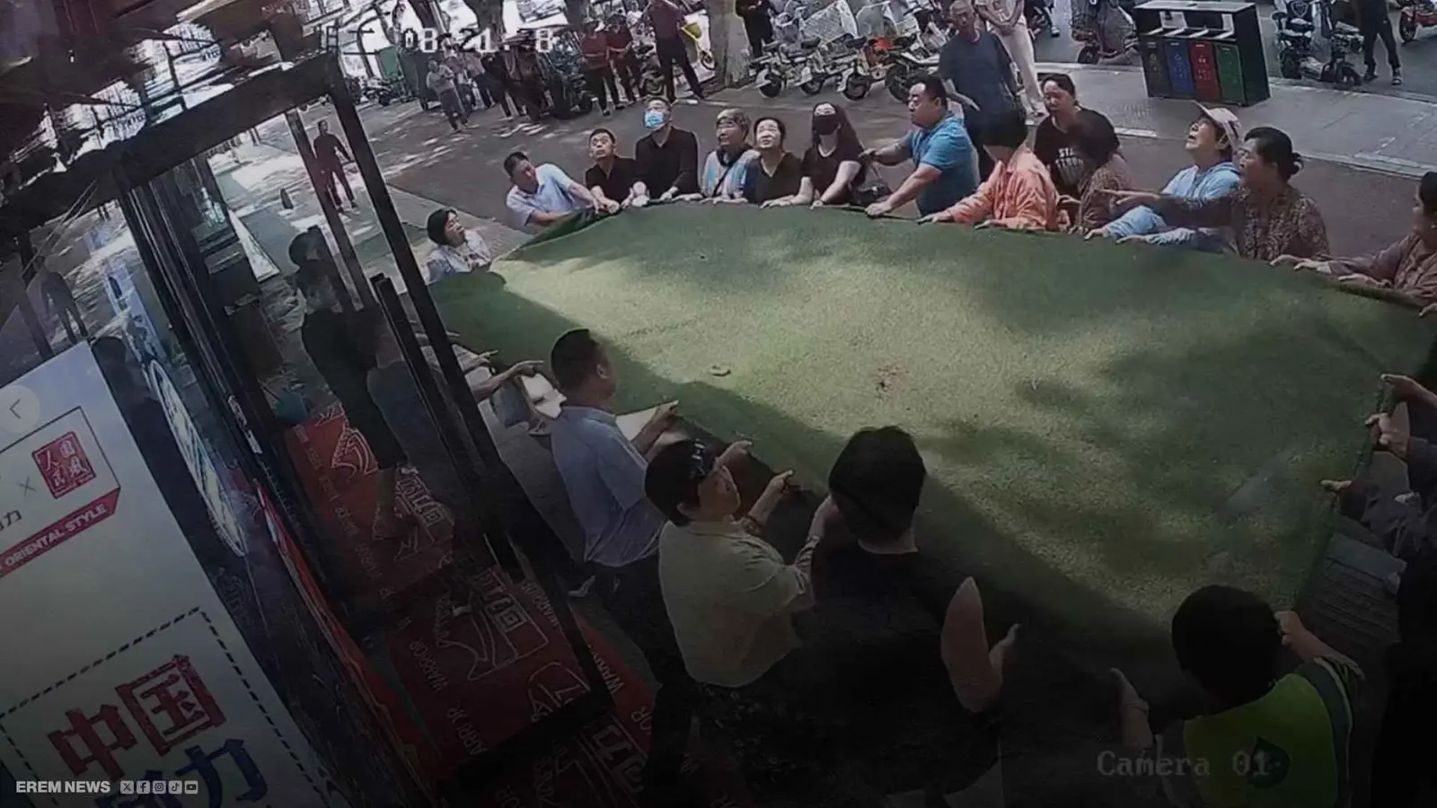 إنقاذ مسنة بعد قفزة مرعبة