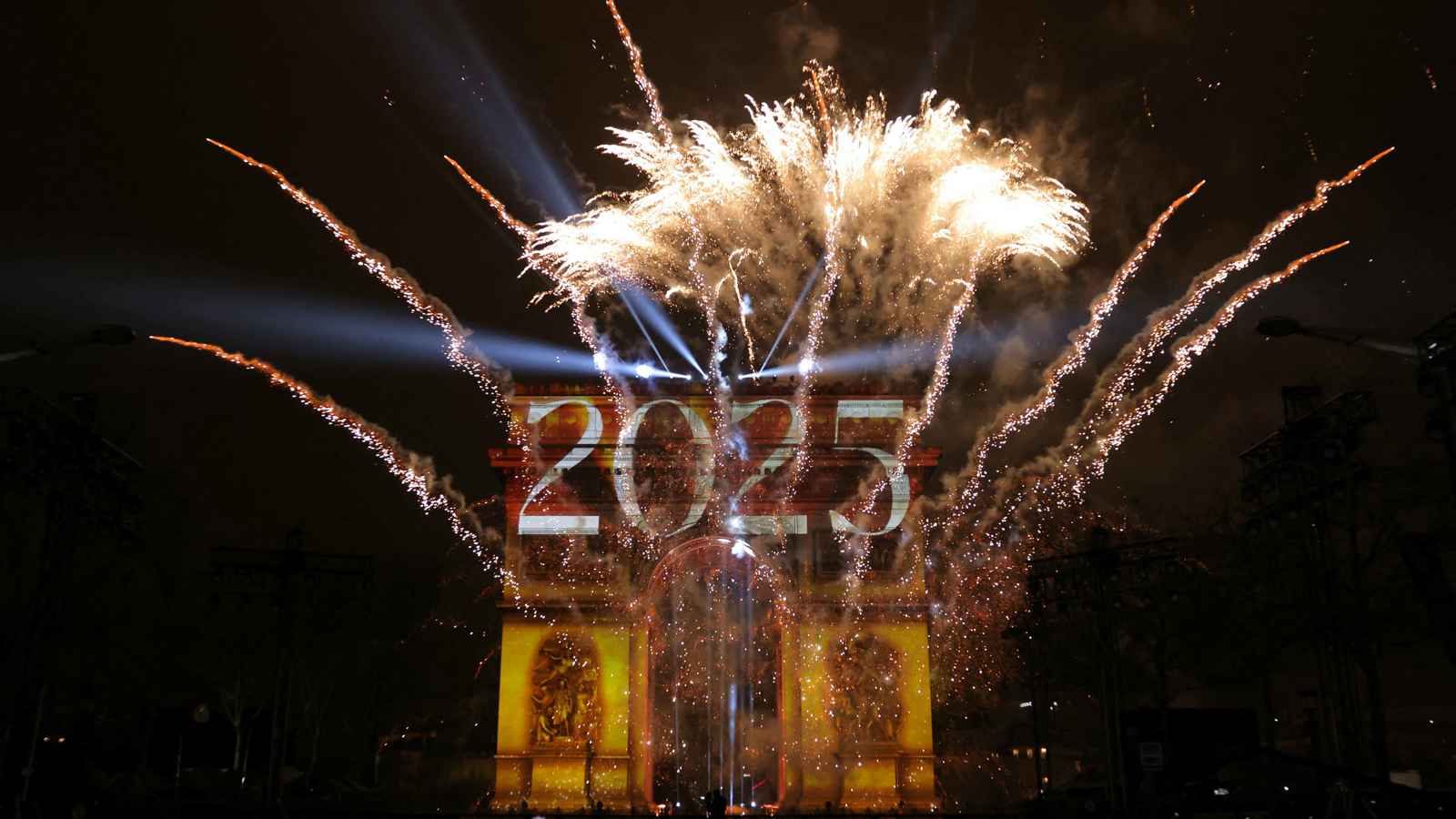 احتفال رأس السنة في فرنسا يتحول إلى ليلة دامية