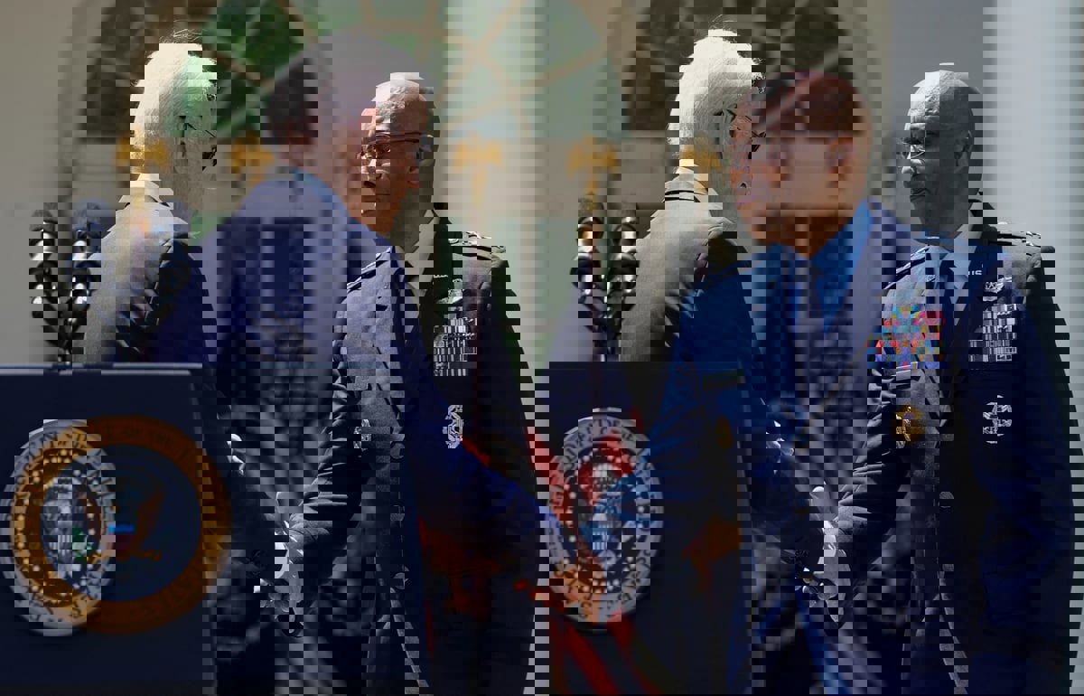 تشارلز براون خلفاً لمرك ميلي.. ثاني أمريكي أسود في رئاسة الأركان