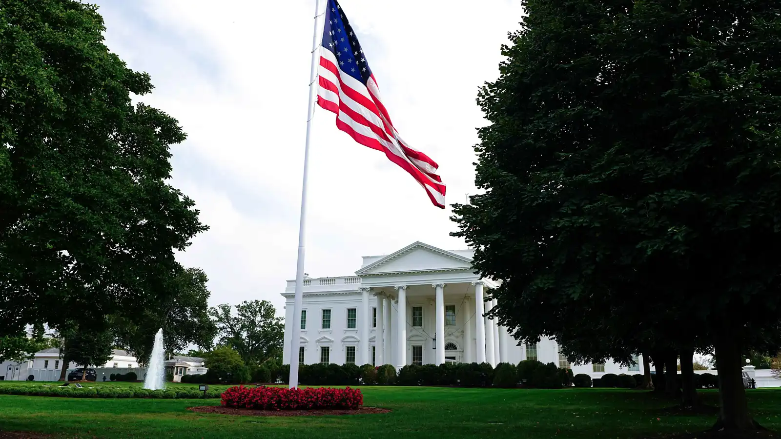 "فضيحة تجسس".. تنذر باشتعال أزمة سياسية بين أمريكا وبريطانيا