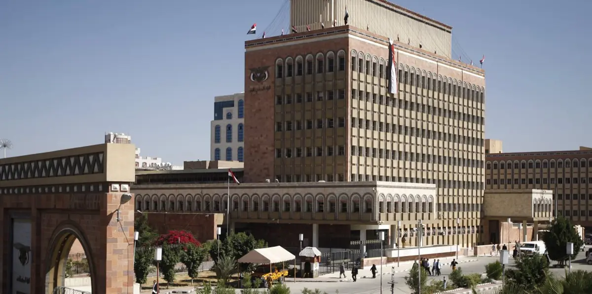 البنك المركزي: قرار تعويم الريال اليمني تصحيح للوضع القائم