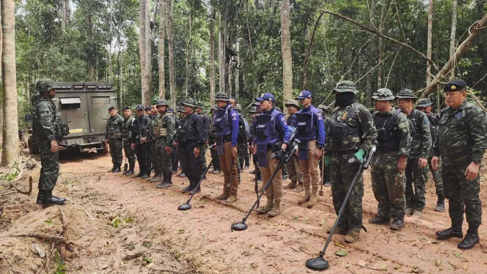 إصابة 3 جنود تايلانديين بانفجار لغم على الحدود مع كمبوديا