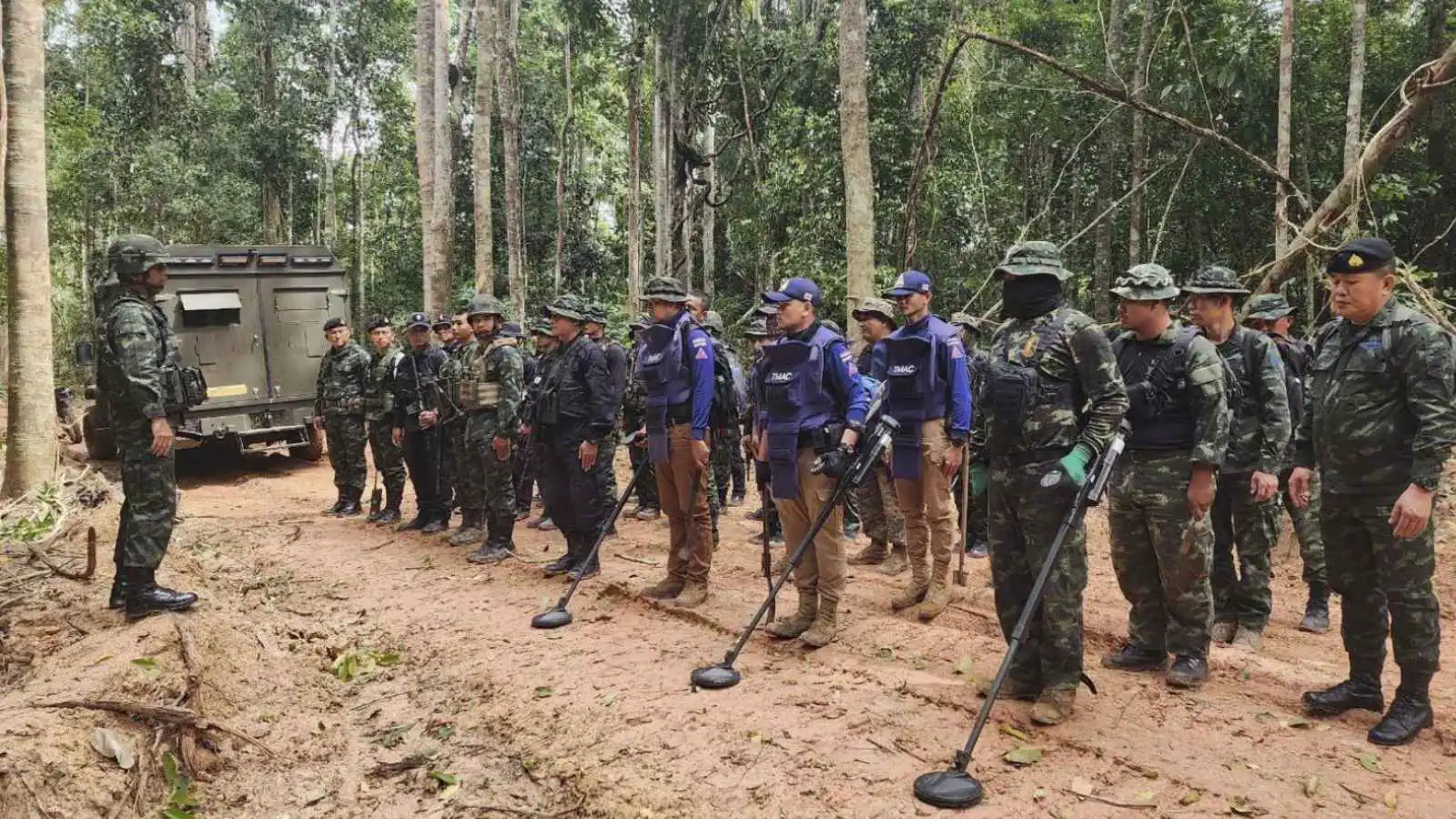 إصابة 3 جنود تايلانديين بانفجار لغم على الحدود مع كمبوديا